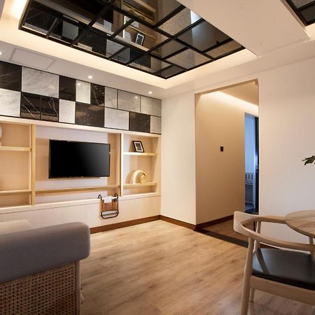 Gaia Cosmo Hotel Джокьякарта Экстерьер фото