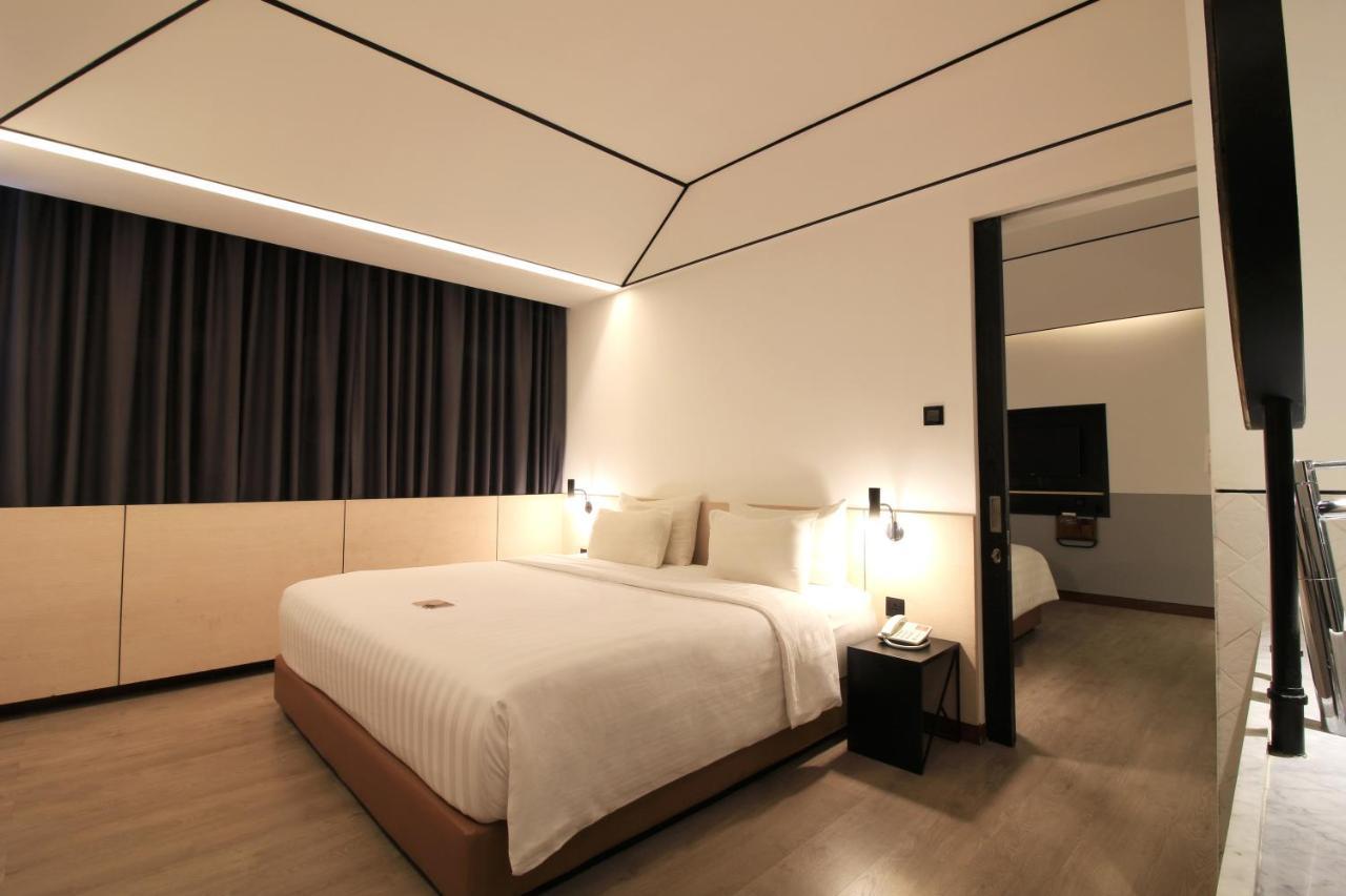 Gaia Cosmo Hotel Джокьякарта Экстерьер фото