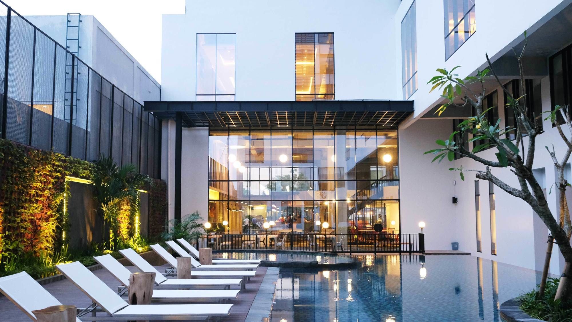 Gaia Cosmo Hotel Джокьякарта Экстерьер фото